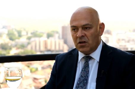 Intervistë me kryetarin e Gjakovës, Ardian Gjini