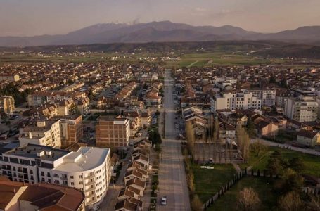 Rënia e pagës mesatare, bëhet apel për ndarje të barabartë të pagave në sektorin publik dhe atë privat