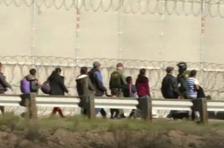 Dyfishohet numri i njerëzve që braktisin vendet e tyre