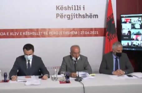 Kurti: Marrëveshje përfundimtare është ajo që nuk e ndan njohjen nga Serbia prej ulëses në OKB
