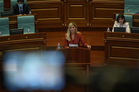 ​Deliu-Kodra: PDK i ka nënshkrimet për ta dërguar në Kushtetuese vendimin për shkarkimin e Valdete Dakës