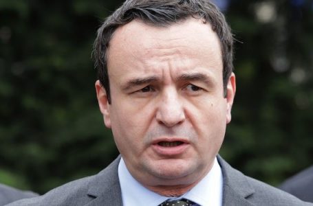 Kurti sot në Rahovec e Malishevë në kujtim të masakrës së Pastaselit dhe Burimit