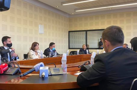 Haxhiu – Opozitës: S’keni legjitimitet të flisni për punësime, i keni mbushë ministritë me militantë