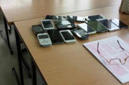 A dështoi Ministria e Arsimit pasi telefonat u përdorën sot në testin e maturës shtetërore