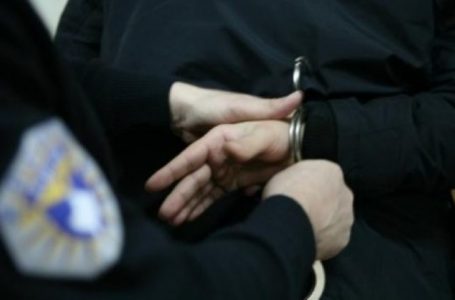 Kapet i kërkuari nga Policia e Kosovës, i gjenden mijëra euro