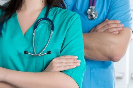 Sindikata e Infermierëve reagon ndaj vendimit të MSh-së që nuk ua vazhdoi kontratat rreth 360 infermierëve