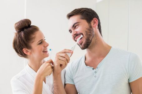 Çfarë gabime mund të bëni ndërsa lani dhëmbët?