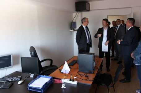 ​IPK pranoi një donacion prej 10 kompjuterësh nga OSBE