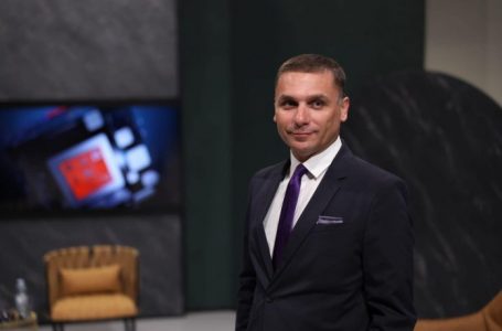Aksidentohet gazetari Adriatik Kelmendi