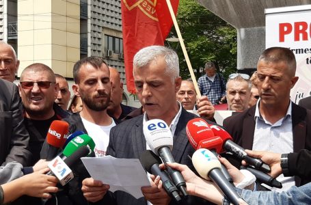 ​Klinaku: Bastisjet e ZPS-së po bëhen për t’i mbuluar dështimet e tyre