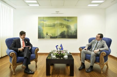 Kryeministri Kurti priti në takim diplomatin finlandez, Kai Sauer