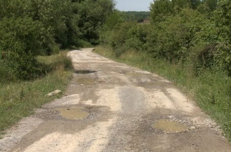 Infrastruktura rrugore “detyron” banorët e lagjes Hasi në Cërmjan të braktisin vendlindjen