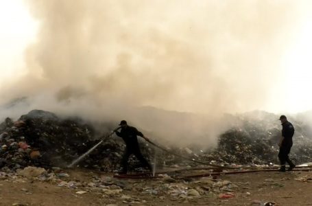 Përkundër intervenimit të zjarrëfikësve, vazhdojnë ti djegin mbeturinat në lagjen “Ali Ibra”