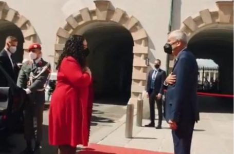 Presidentja Osmani pritet me nderime të larta nga homologu austriak