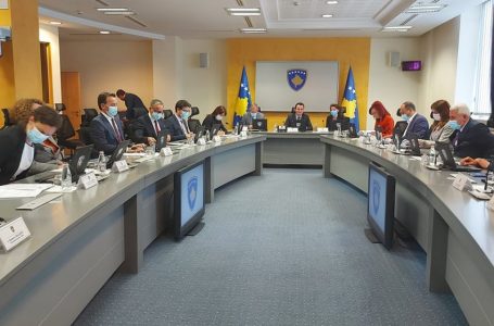 Shoqëria civile kundërshton vendimin e Qeverisë për heqjen e taksave në kufi për mërgimtarët