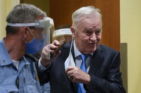 Ratko Mlladiq ishte arrestuar pasi iu vërejt unaza që e mbante edhe në luftë