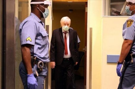 Serbët e Kosovës e quajnë të padrejtë dënimin e kriminelit Ratko Mladiq me burgim të përjetshëm
