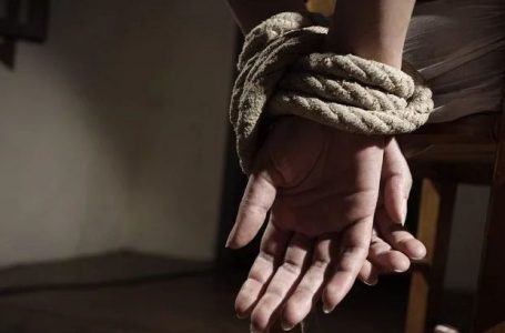 Gjakovë, inskenoi kidnapimin e vet për t’ia marrë 5 mijë euro nënës së tij, dënohet me 900 euro