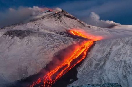Burim lave dhe re tymi 5 km e lartë nga Etna (FOTO)