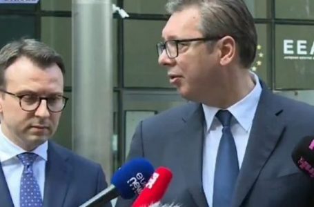 Nervoz pas takimit me Kurtin, Vuçiq e poshtëron Petkoviqin