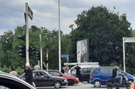 Aksident trafiku në qendër të Gjakovës