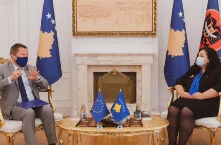 Szunyog ia dorëzon Osmanit vendimin për vazhdimin e mandatit