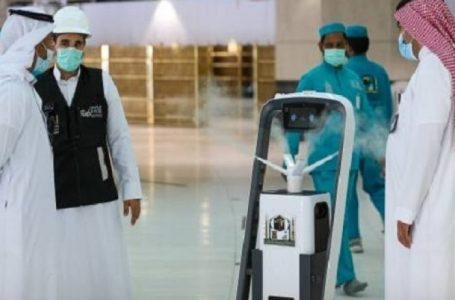 Arabia Saudite vendos robotë në shërbim të haxhilerëve në Qabe