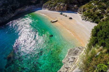 Një listë me destinacione përrallore në Karaburun