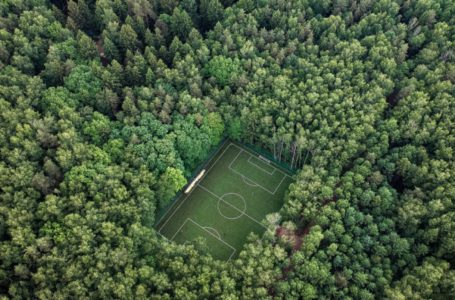 10 fushat e futbollit më të bukura në të gjithë botën