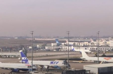 Pak sekonda nga tragjedia, dy avionë rrezikuan përplasjen në aeroportin e Parisit