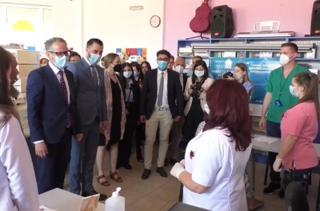 Ministrat Vitia dhe Krasniqi vizituan sot Qendrën e Komuniteteve në Gjakovë