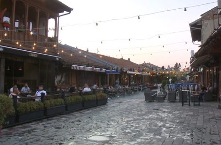 Hoxha: Brenda një afati kohor shisha baret do të mbyllen