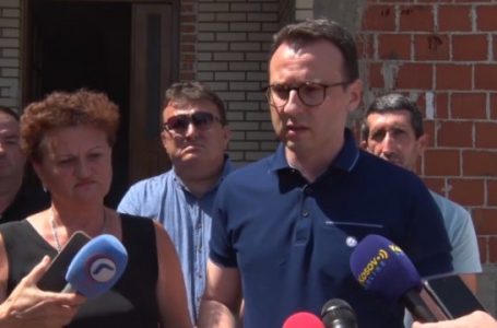 Kthimi i Dragica Gashiq në Gjakovë, Petkoviq i ofron ndihmë financiare 300 mijë dinarë