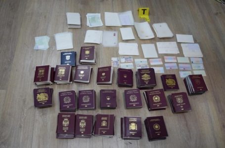 Mbi 400 persona hynë ilegalisht në Britani dhe SHBA, 46 arrestime