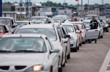 Gjendja në vendkalimet kufitare, bashkatdhetarët presin deri në tri orë