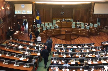 Lista Serbe e lëshon sallën e Kuvendit, shkak Rezoluta për Sebrenicën