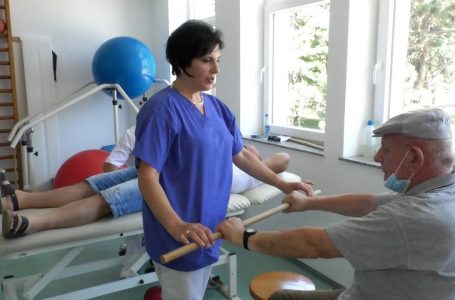 50 pacientë trajtohen brenda ditës në repartin e fizioterapisë
