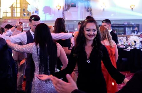 Mbrëmja e maturës e SHMLM “Hysni Zajmi”