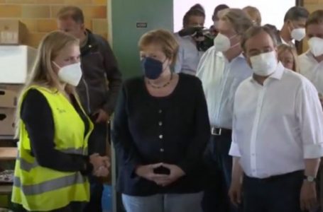 Merkel viziton përsëri rajonin e përmbytur