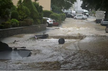Qindra njerëz të zhdukur si pasojë e përmbytjeve në Gjermani