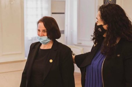 Vjosa Osmani pret në takim familjen e ish-presidentit Rugova