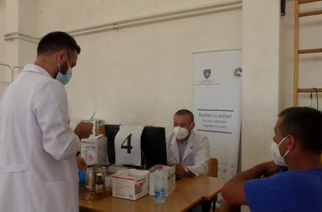Cilat janë efektet anësore të vaksinës anti- covid, tregojnë qytetarët