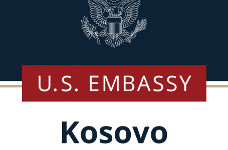 Ambasada amerikane thirrje: Vaksinat janë të sigurta, vaksinohuni!