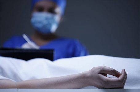 Persona të panjohur çojnë pa shenja jete një 20 vjeçare në spitalin e Ferizajt dhe ikin nga vendi i ngjarjes