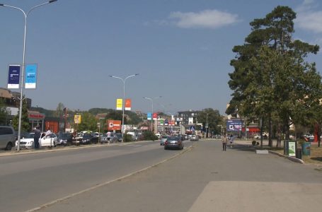 Qytetarët e komunës së Gjakovës të ndarë mes Ardian Gjinit dhe Mimoza Kusari – Lilës