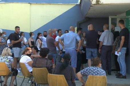 Radhë të gjata për vaksinim por procesi shkoi pa incidente