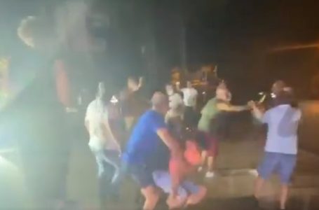 Rrihen gazetari e kameramani të cilët po raportonin për zjarret