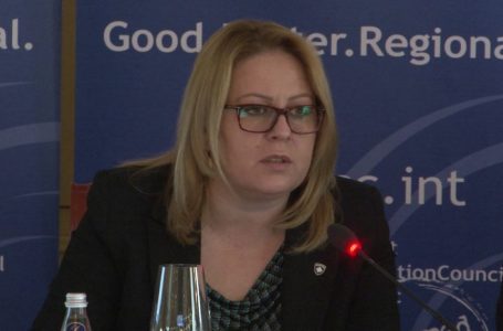 Ish-ministrja i reagon Kurtit: Asnjë vendim që ndihmon ekonominë nuk e keni marrë