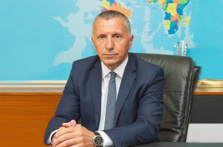 Kamberi: Nuk dorëzohemi para mediave të Vuçiqit