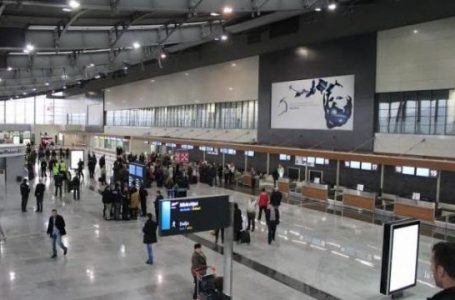 Arrestohet në aeroport një i dyshuar për marrje të ryshfetit lidhur me votimin